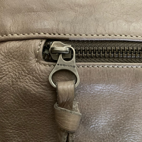 Italian Leather Messenger crossbody from Sabrina with dust cover - Picture 13 of 14